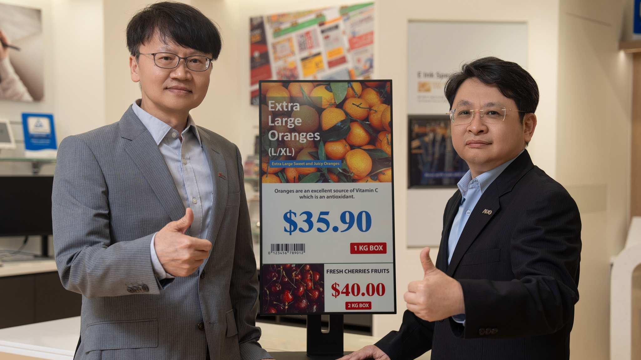 Representatives of E Ink and AUO in front of a colour ePaper Display