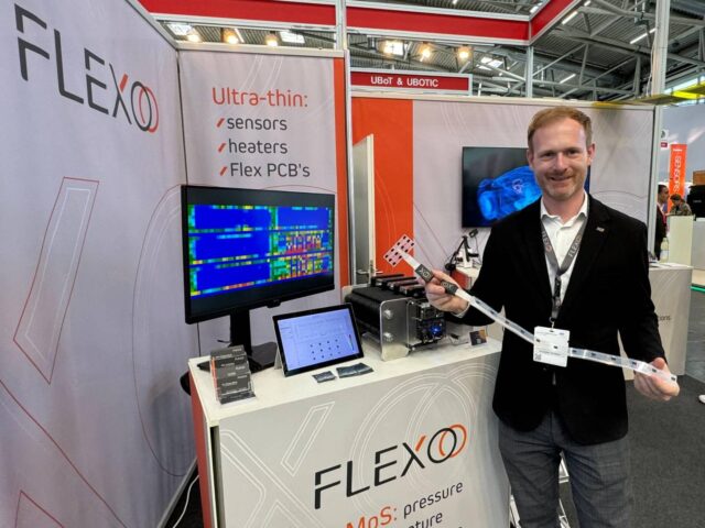 Bart Jarkiewicz at the FLEXOO booth