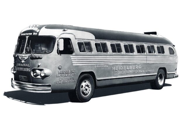 Hubert H.A. Sternberg proved to be a marketing genius, introducing demonstration vehicles to take HEIDELBERG presses to customers for presentations from 1930 onward.