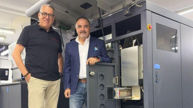 Mario Flores with Ricardo Villar and the Vetaphone corona treater fitted to Promographic’s digital press