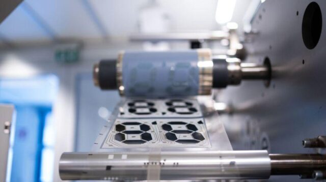 Roll-to-roll display production