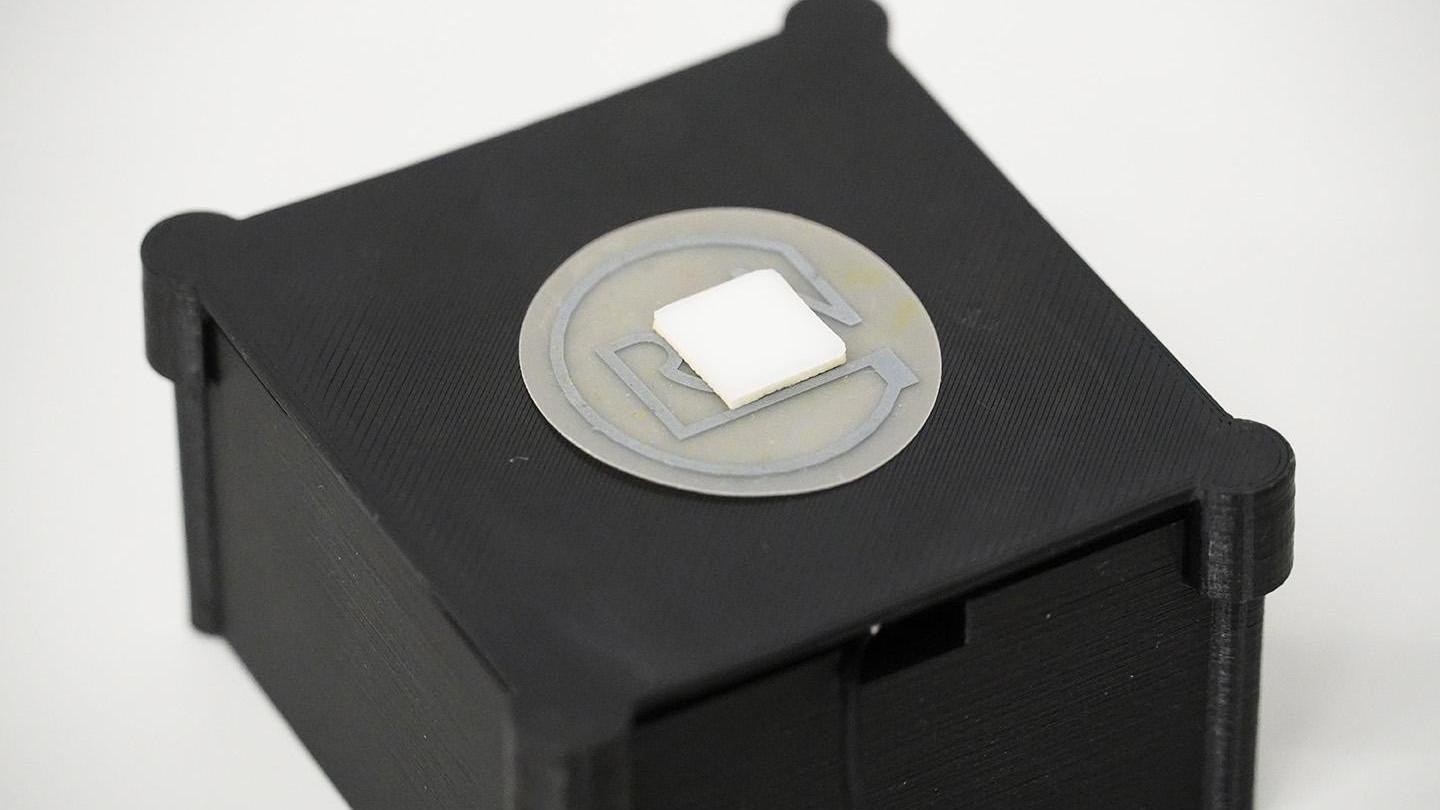 The smart sensor on the wireless tag reader