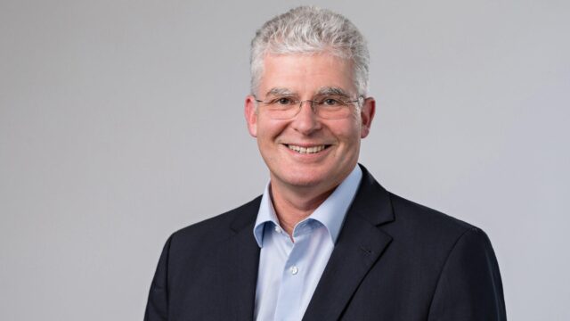 Dr Klaus Hecker