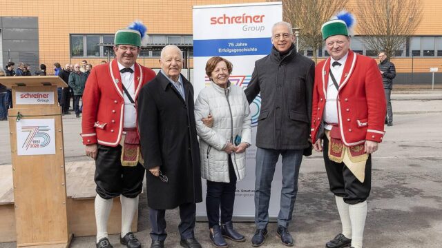 The Schäffler congratulate the Schreiner family on the 75th anniversary